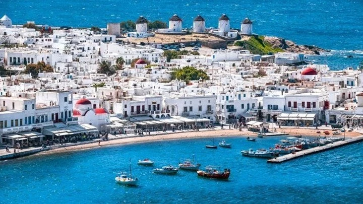 Βίλες- χρυσωρυχεία σε νησιά στη «φάκα» της ΑΑΔΕ – Σοκαριστικές καταγγελίες μέχρι και για παιδική πορνεία στη Μύκονο
